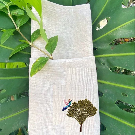 Servilletas-Colección orgullosamente colombianas- bordada Olán de lino colibrí y palma 3