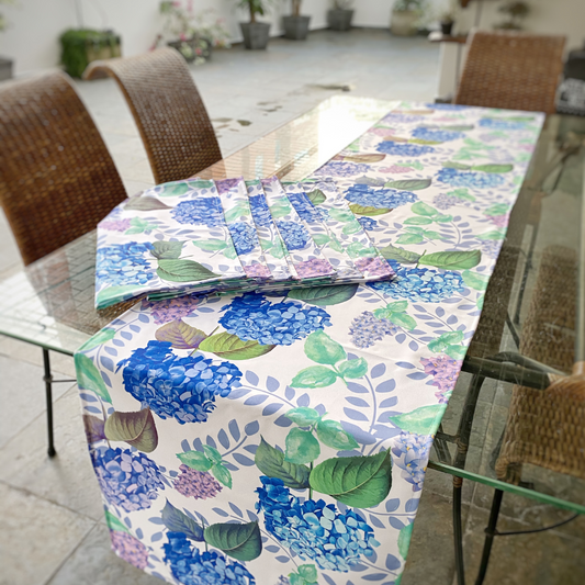 camino-de-mesa-coleccion-dilo-con-flores-hortensia-azul1