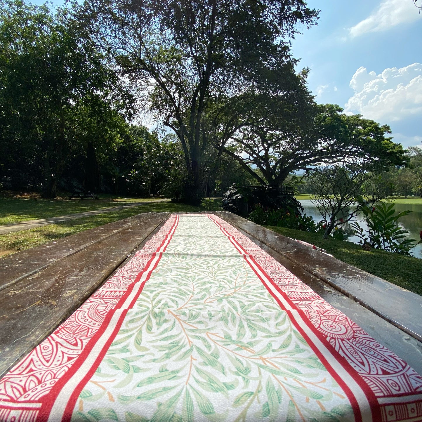 Camino de mesa - Colección Navidad - Hojas Verdes